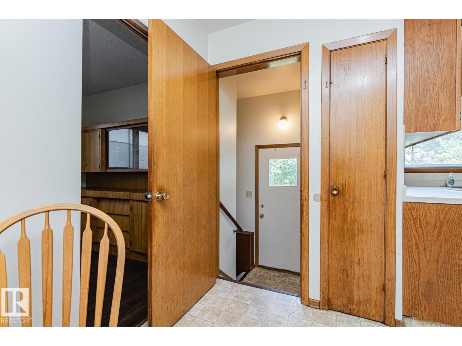 10726 70 AV NW - 32