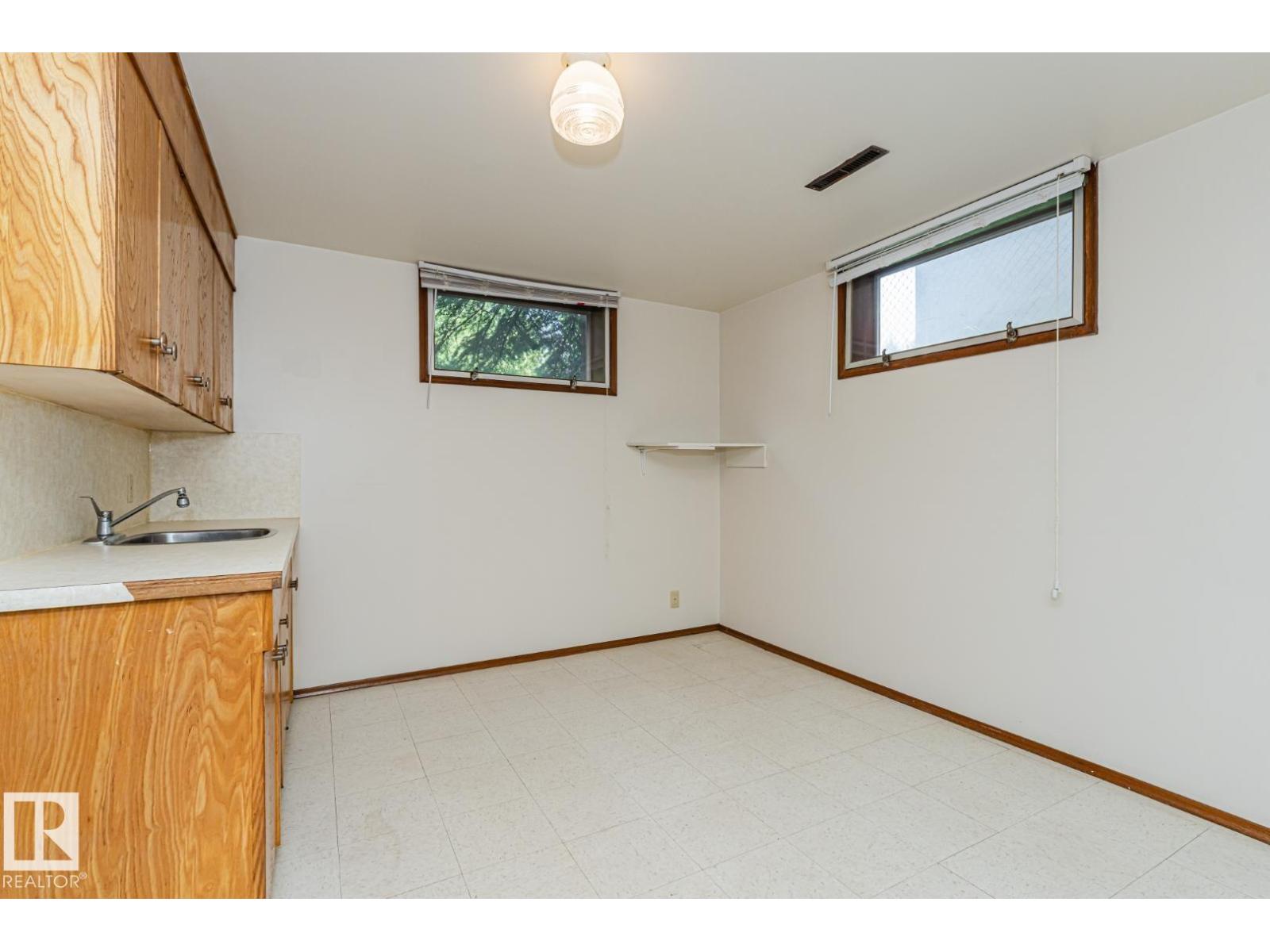 10726 70 AV NW - 43