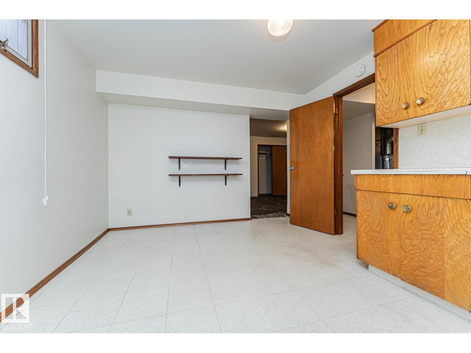 10726 70 AV NW - 45