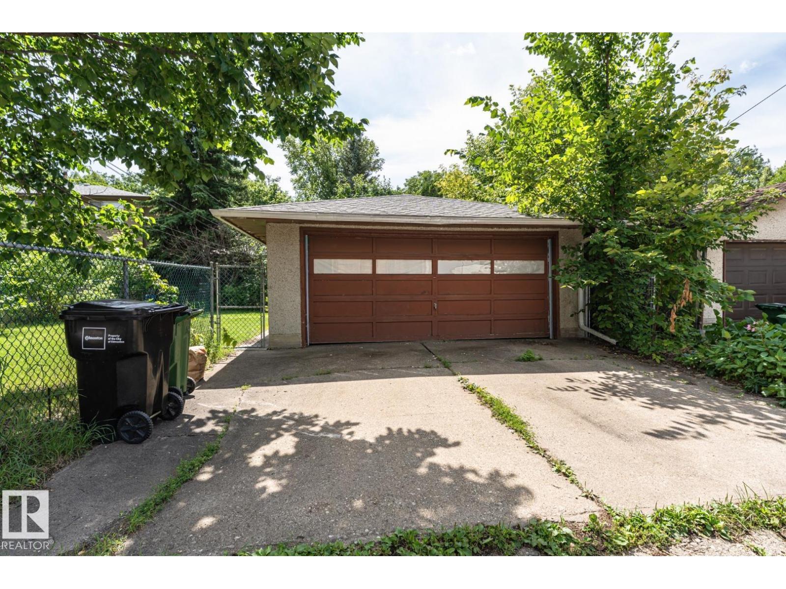 10726 70 AV NW - 56