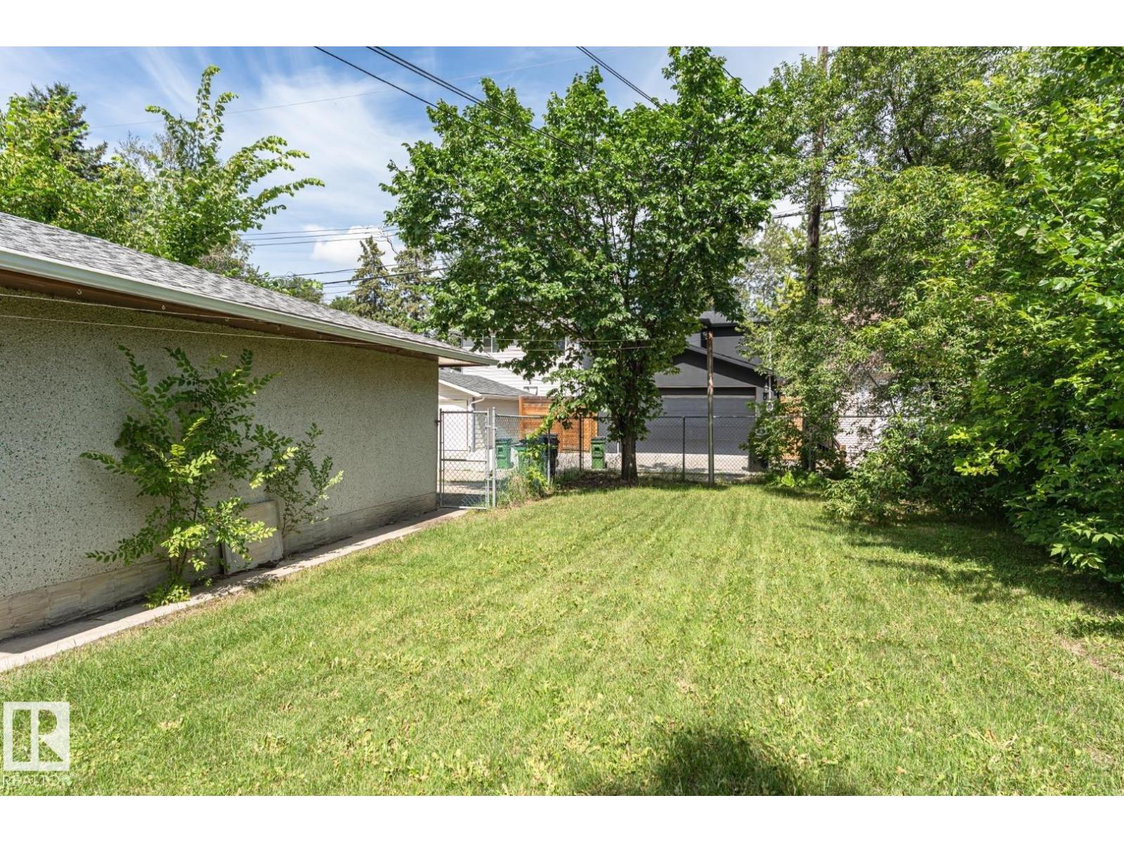 10726 70 AV NW - 52