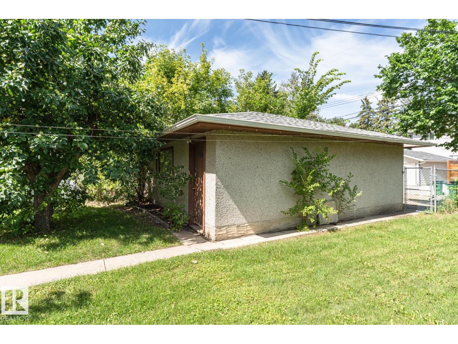 10726 70 AV NW - 50