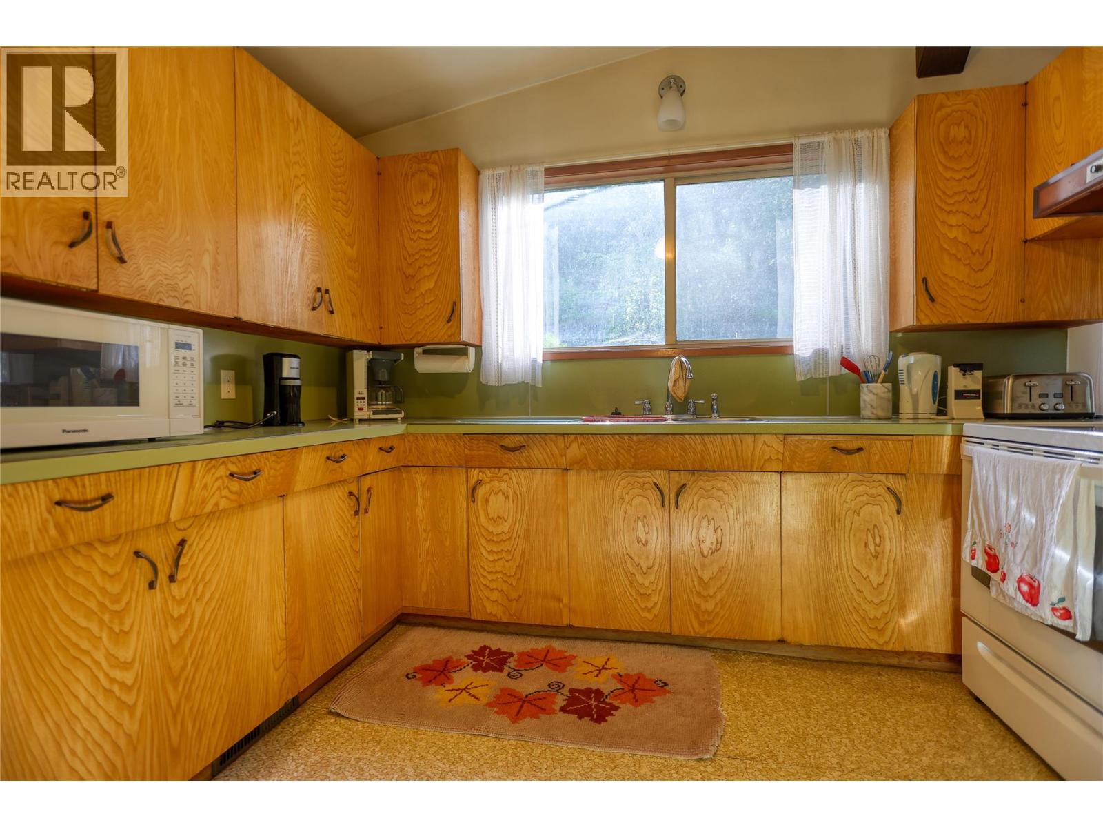 3110 1st Avenue, Castlegar