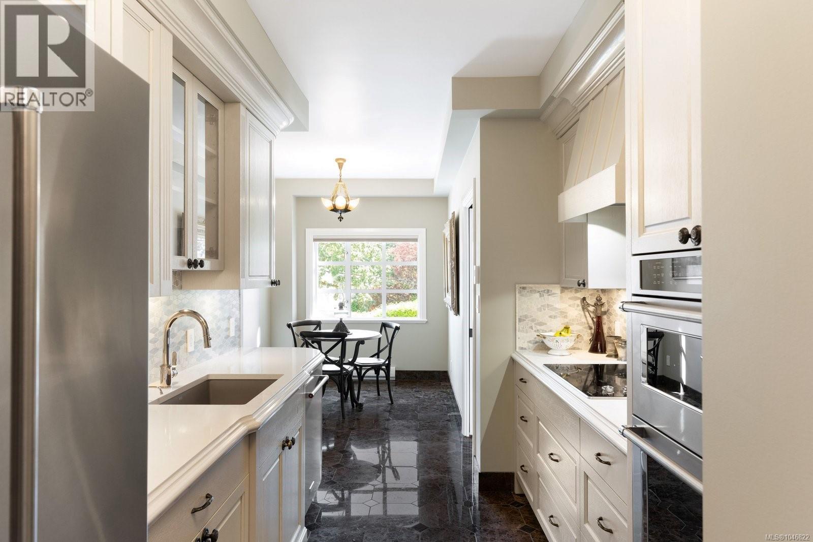 203 2277 Oak Bay Avenue, Oak Bay