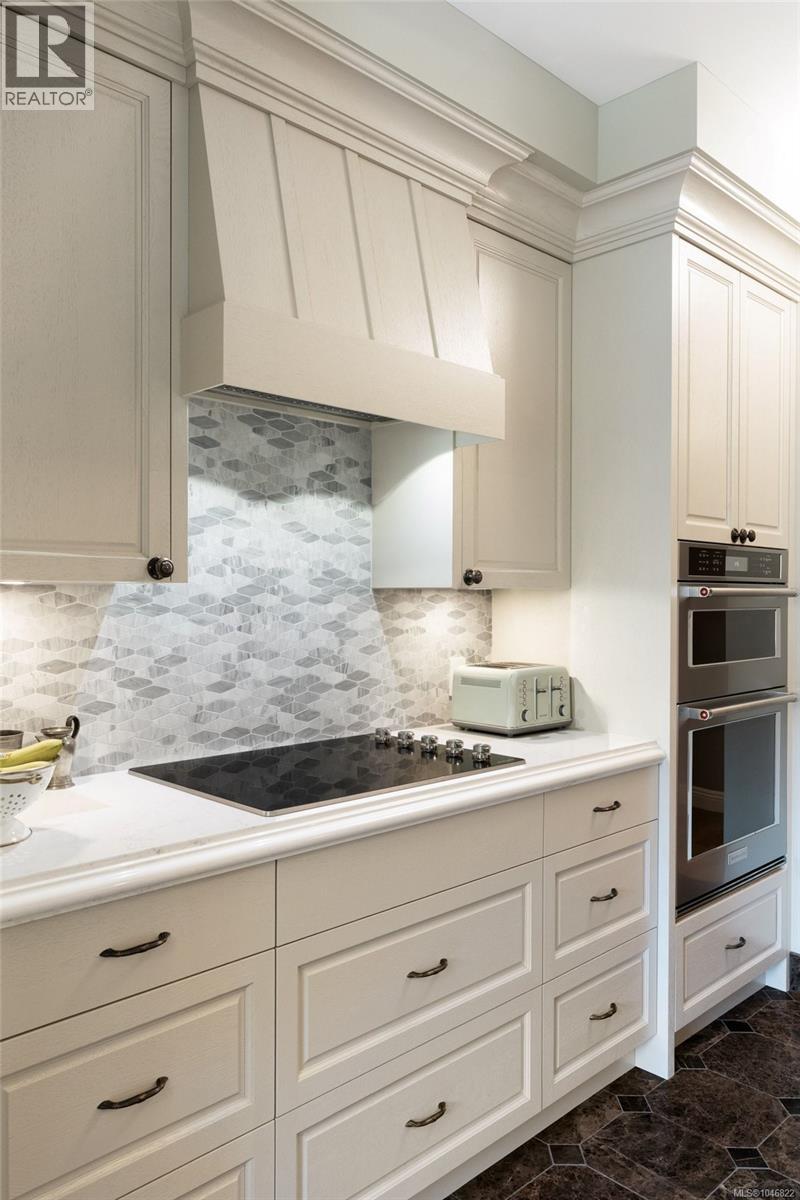 203 2277 Oak Bay Avenue, Oak Bay