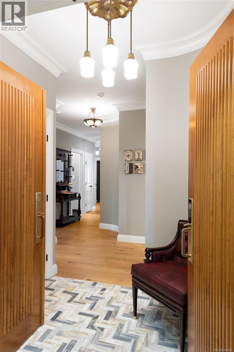 #203 2277 Oak Bay Ave - 4