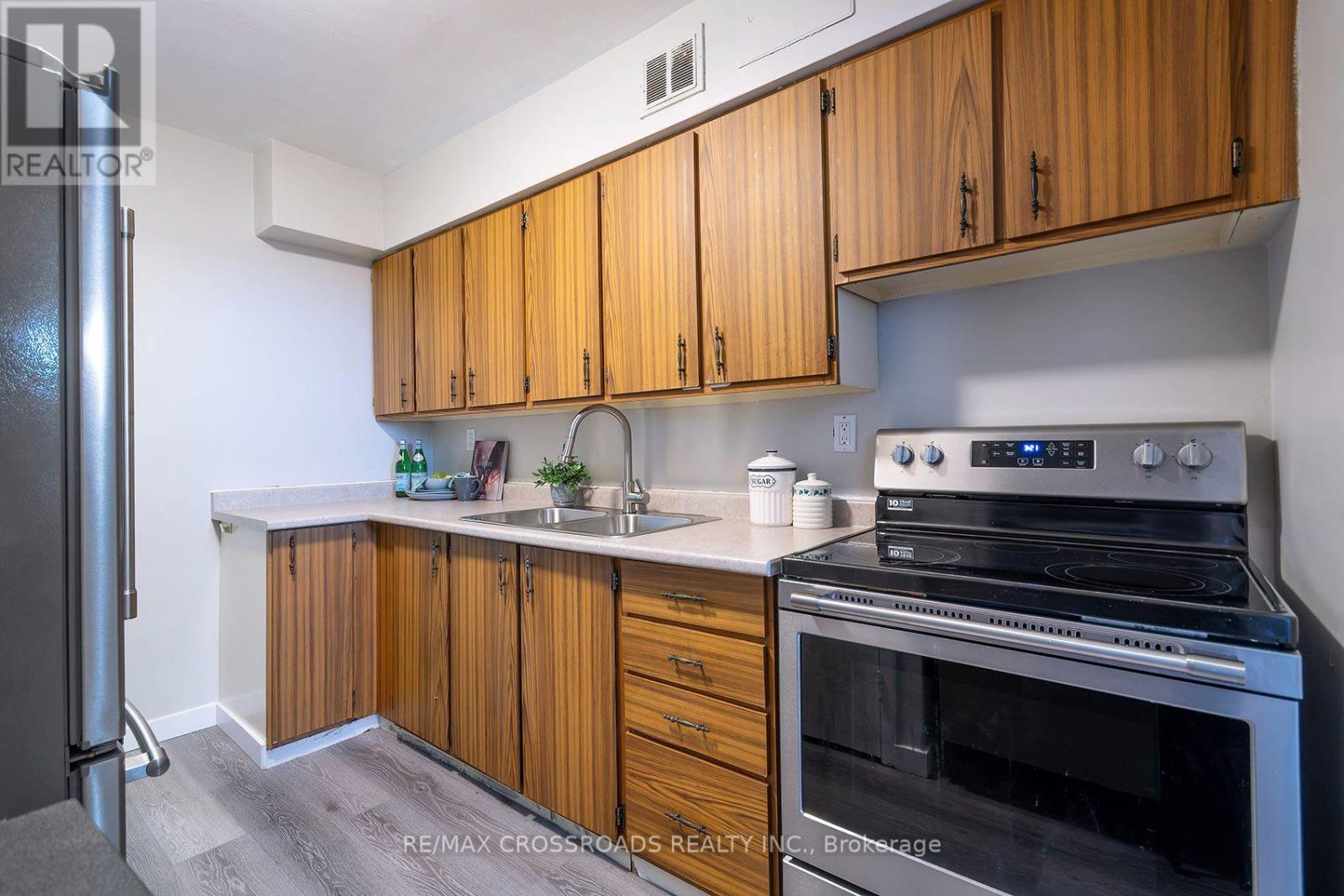 #906 1350 YORK MILLS ROAD - 16