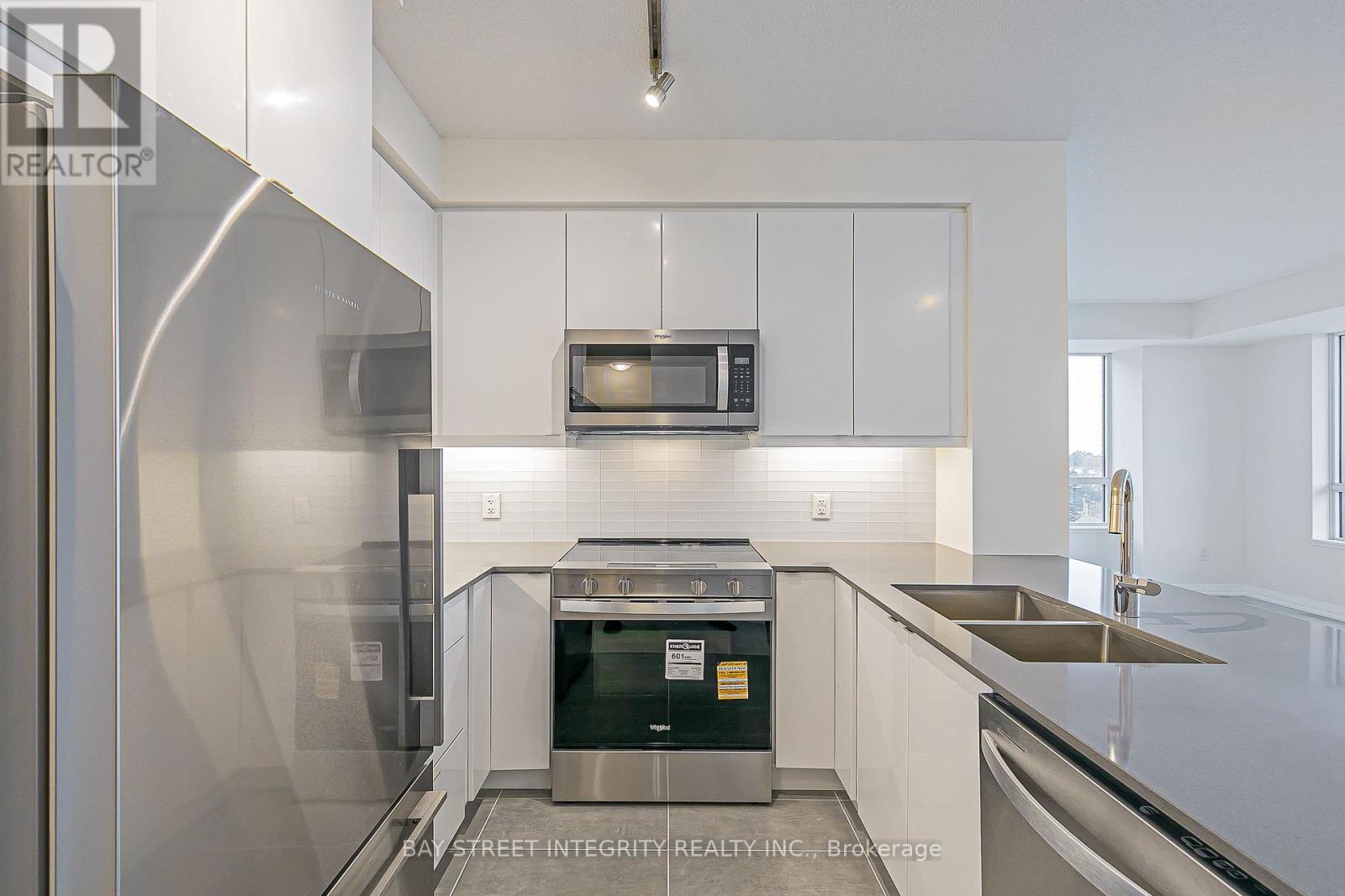 #710 3260 SHEPPARD AVENUE E - 4