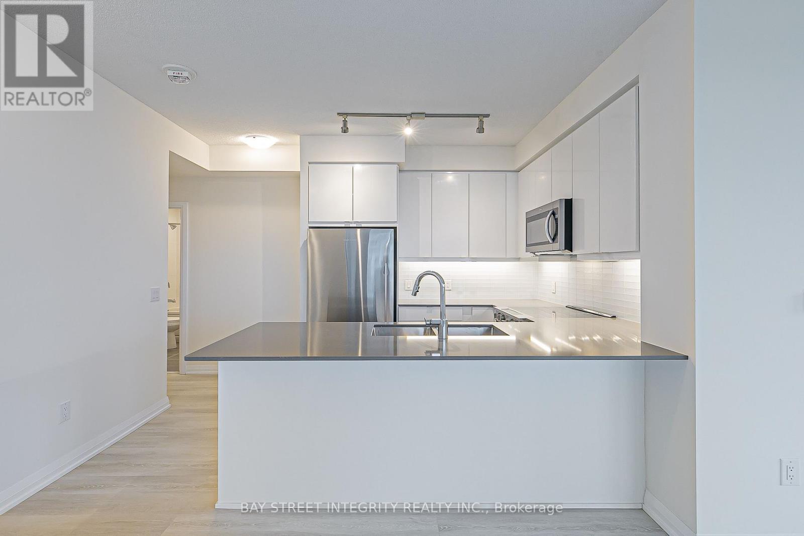 #710 3260 SHEPPARD AVENUE E - 7