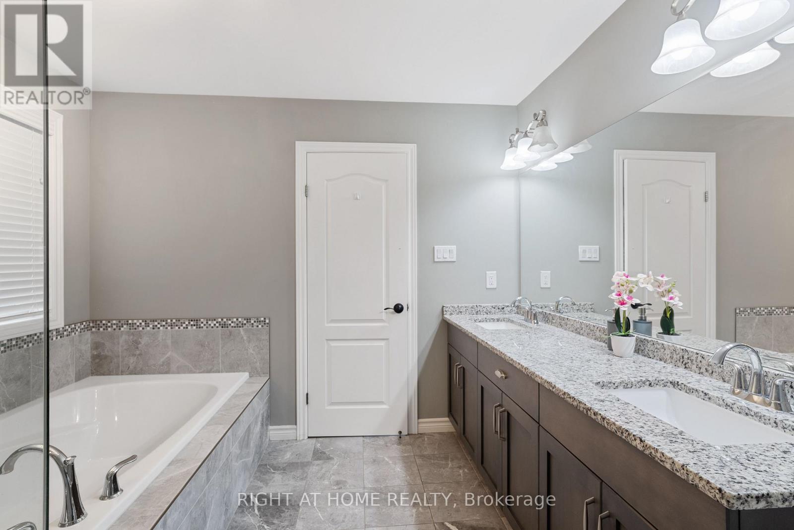 624 SUPERIOR DRIVE - Image 25