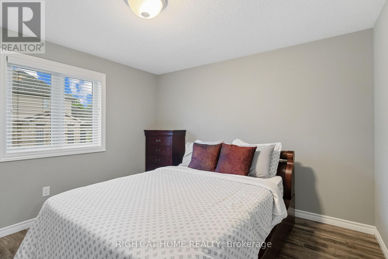 624 SUPERIOR DRIVE - Image 32