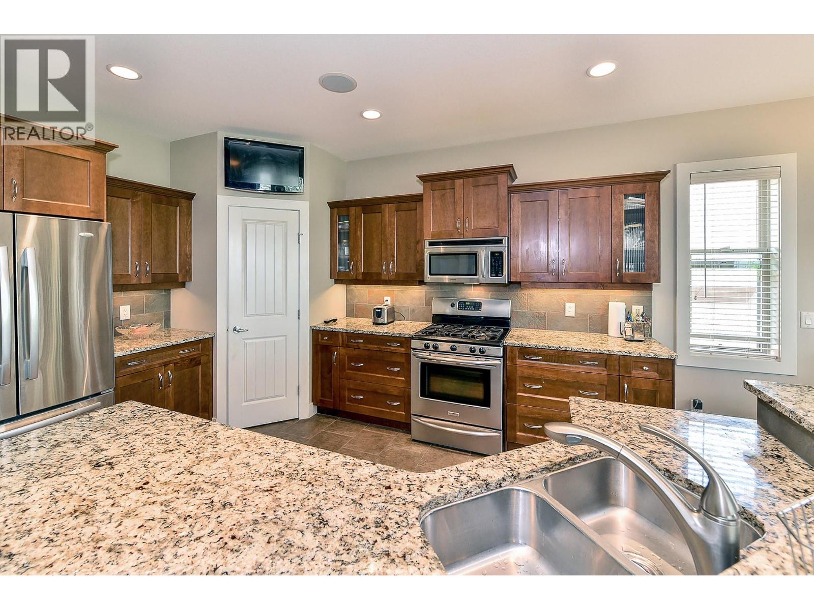 #8 2450 Selkirk Drive - Image 13