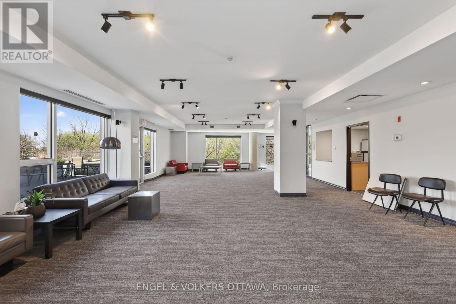 #109 250 LETT STREET - 19