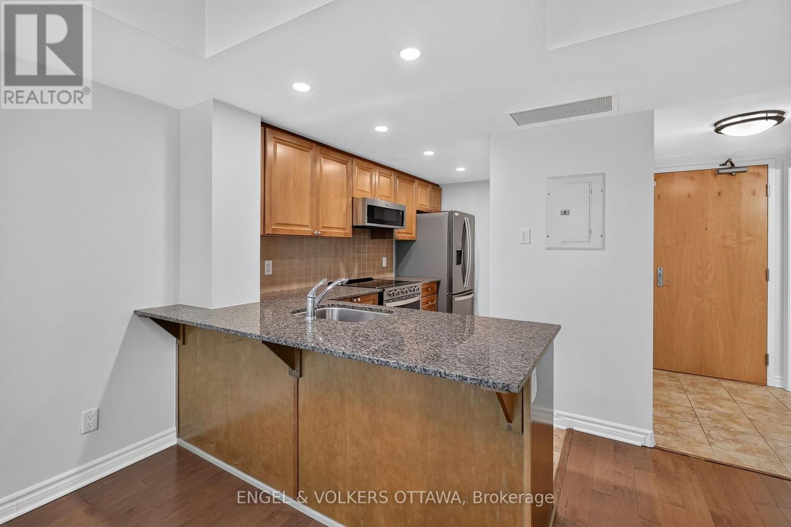 #109 250 LETT STREET - 7
