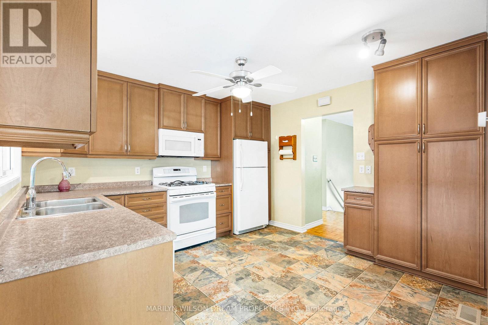 4 Bed, 2 Bath House for Sale in Ottawa – 20 COOLBROOK CRESCENT, Ottawa – MLS# X13672722 - Image 9