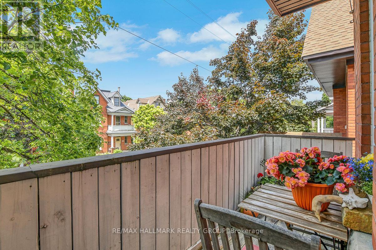 120 STRATHCONA AVENUE - 14