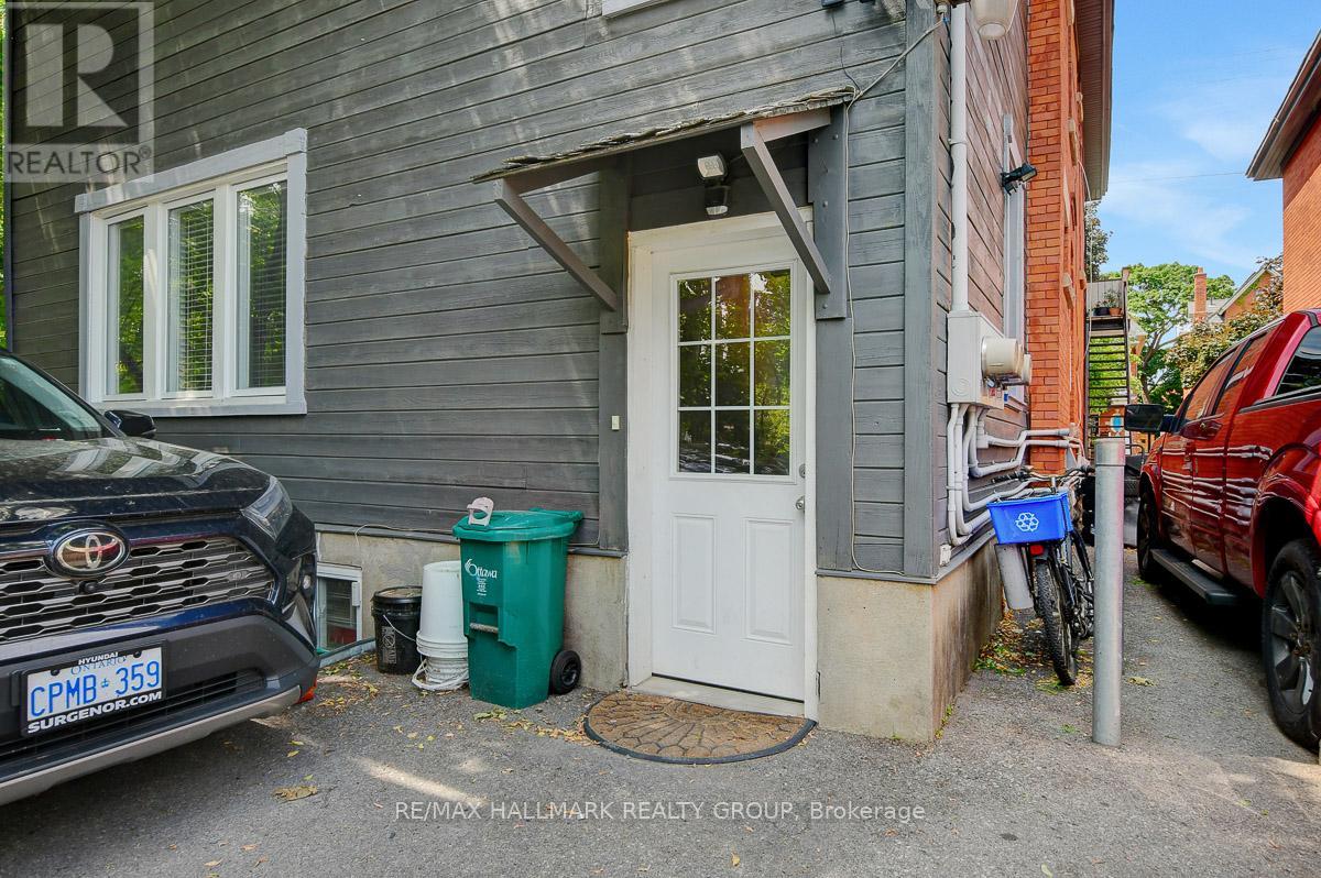 120 STRATHCONA AVENUE - 28