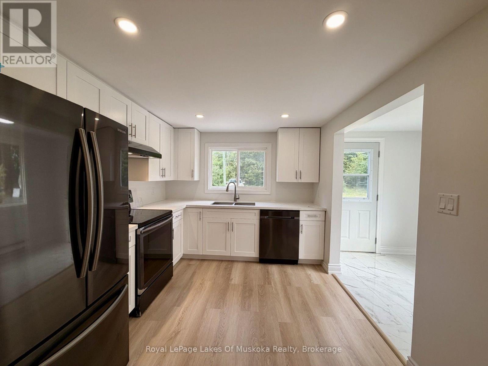 #UNIT 2 7826 LAKE JOSEPH ROAD - Image 6