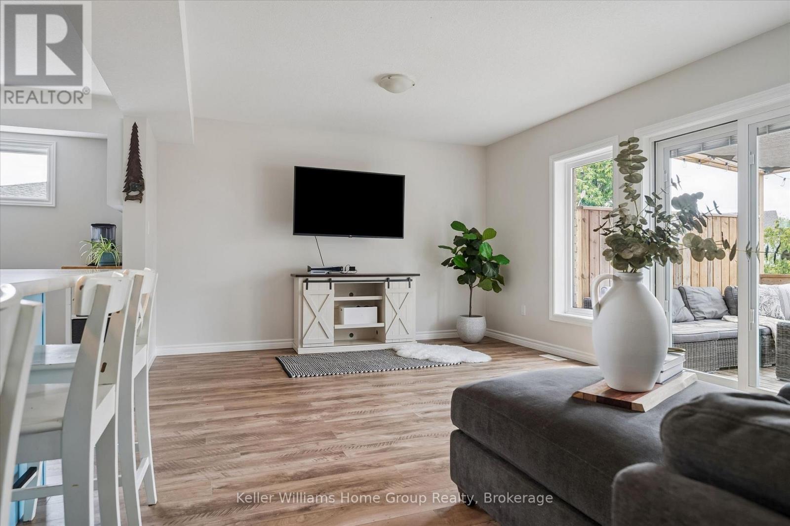 898A GZOWSKI STREET - Image 16