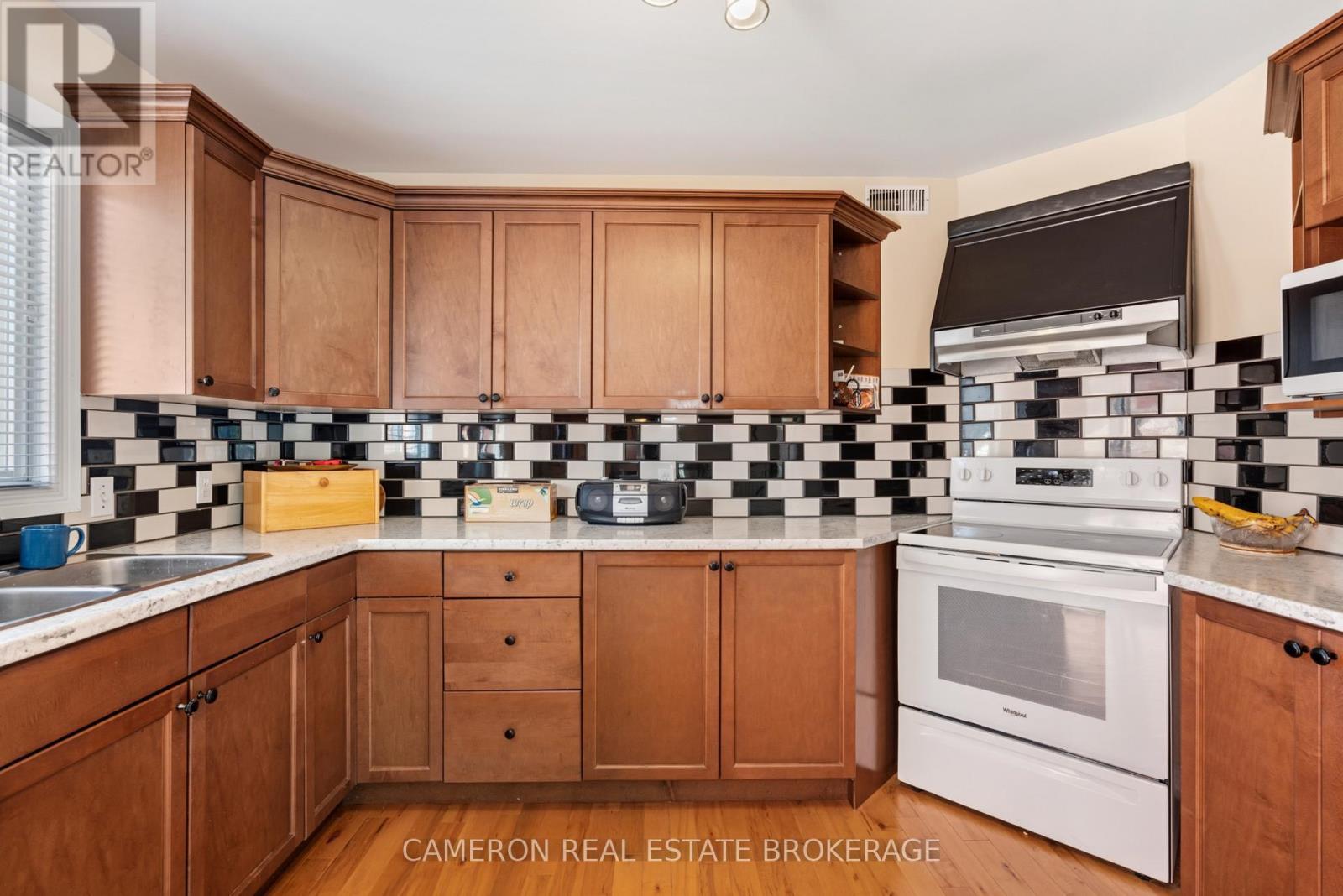 533 JASE STREET - 10
