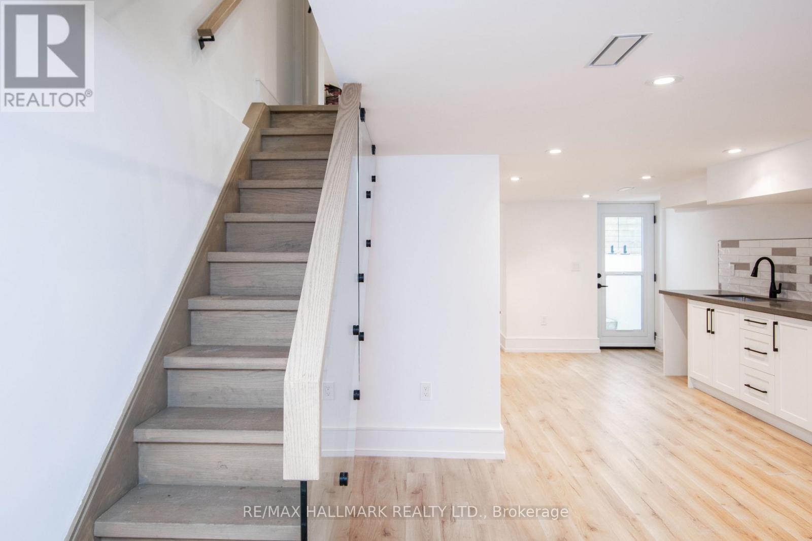 1 1/2 DELANEY CRESCENT - Image 26