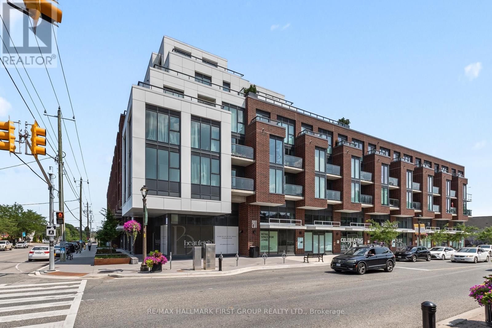 427 - 201 BROCK STREET S