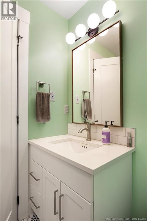 32 Allee Lion - Image 30
