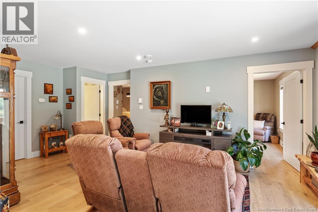 32 Allee Lion - Image 34
