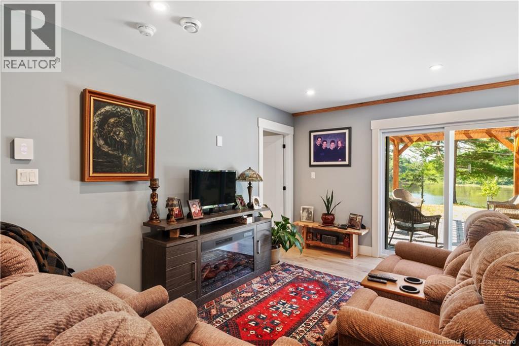 32 Allee Lion - Image 33