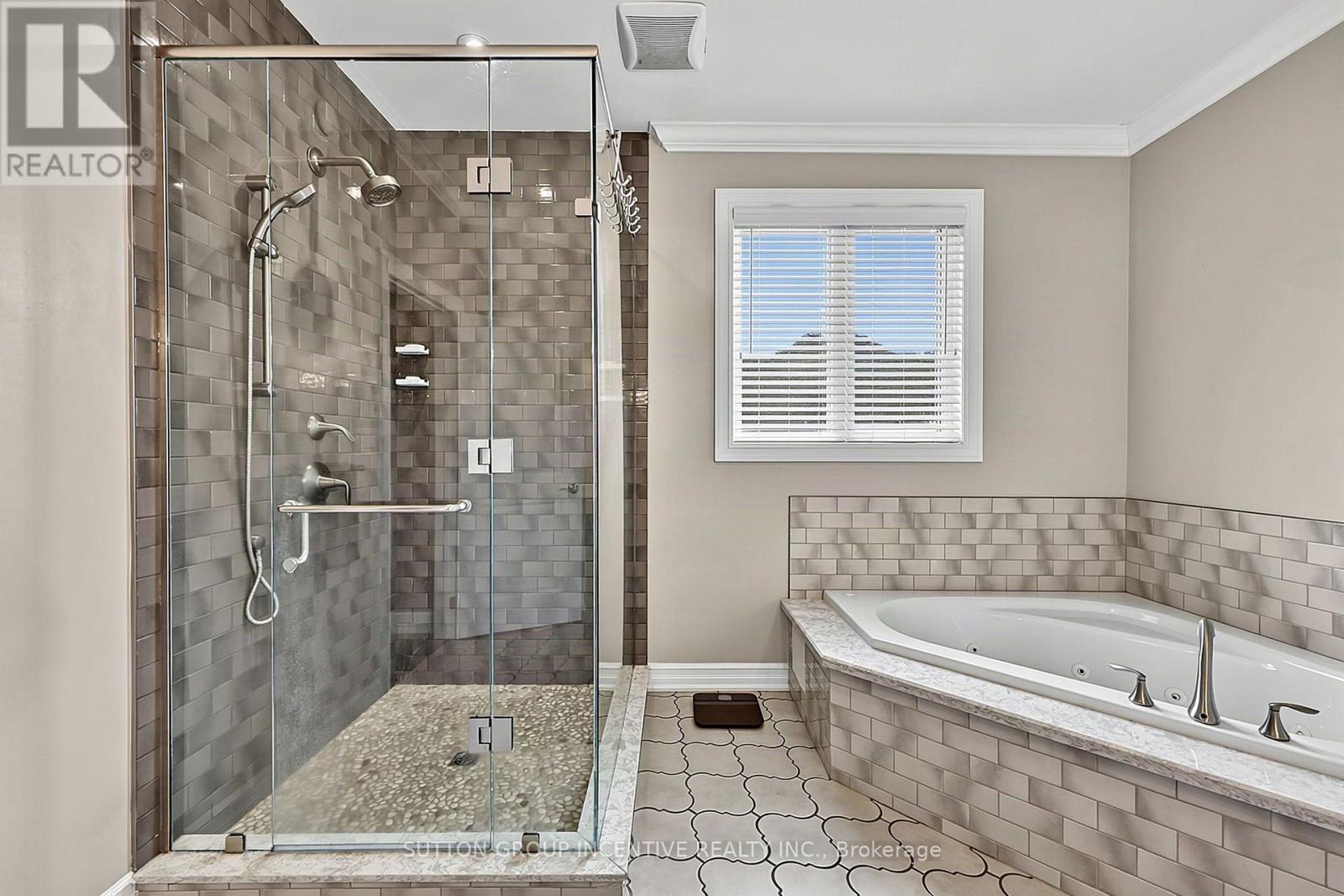 18 LLOYD COOK DRIVE W - 35
