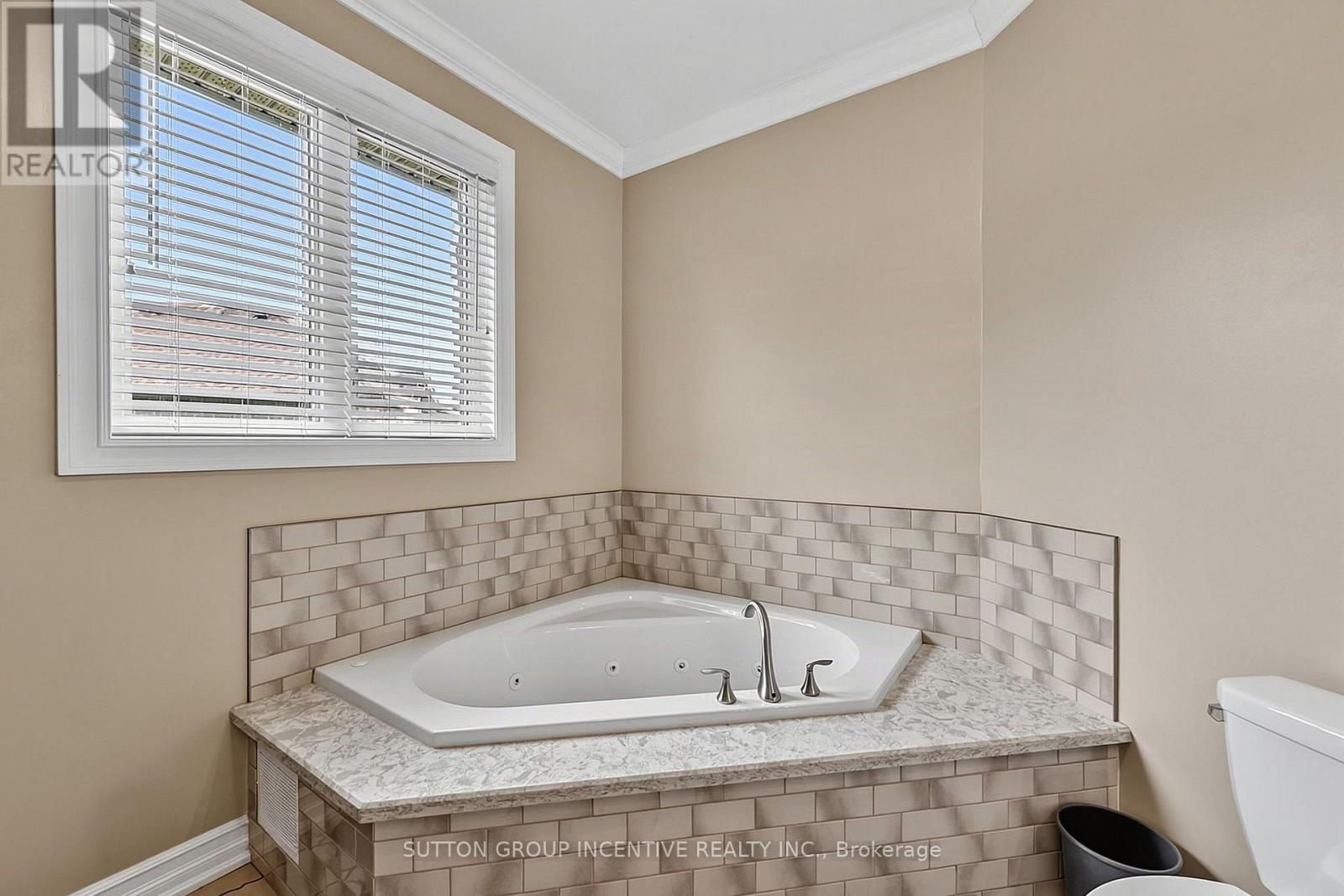 18 LLOYD COOK DRIVE W - 36