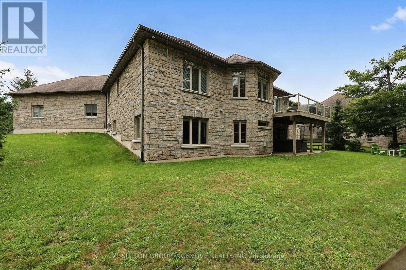 18 LLOYD COOK DRIVE W - Image 9