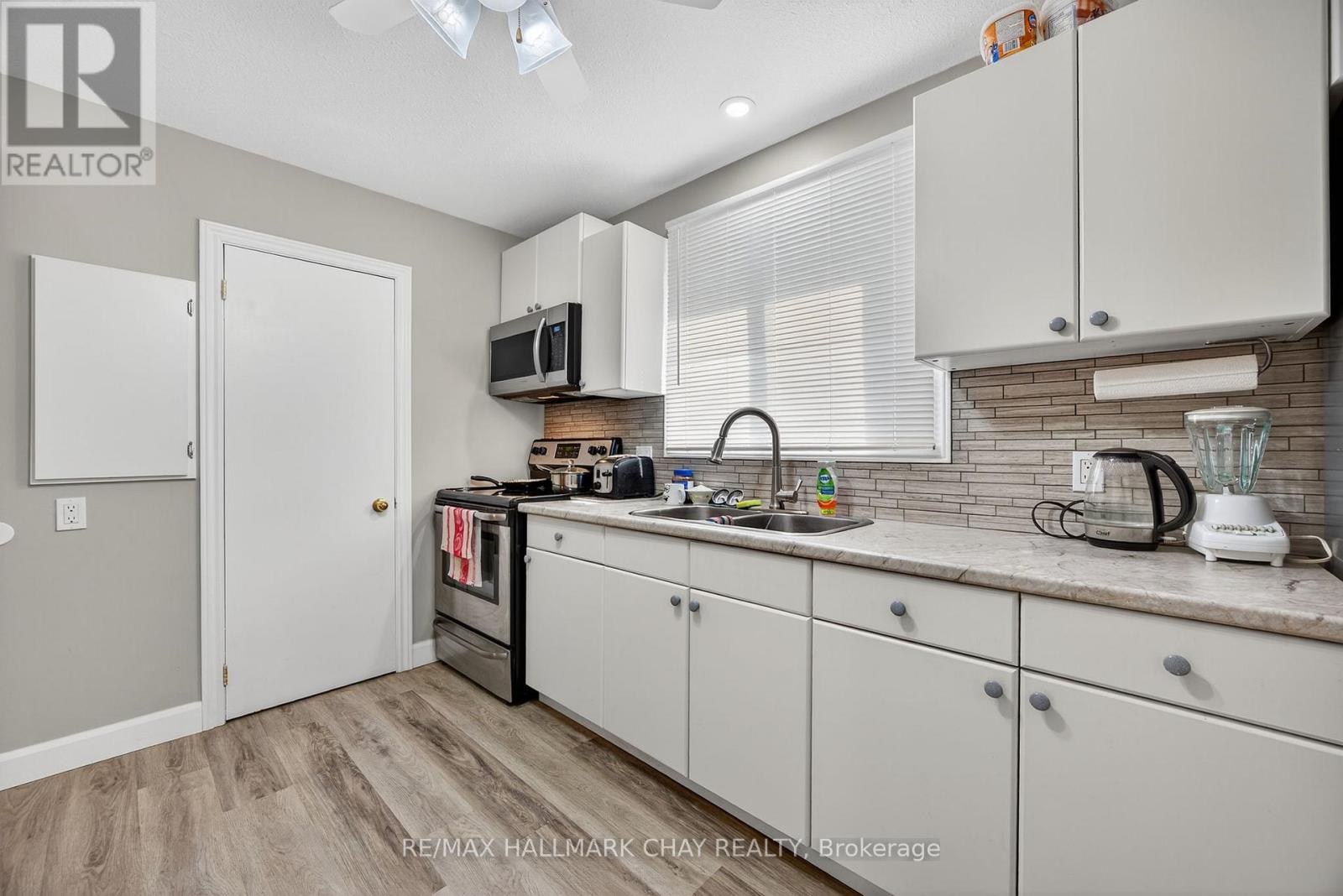195 LOUISA STREET - 24