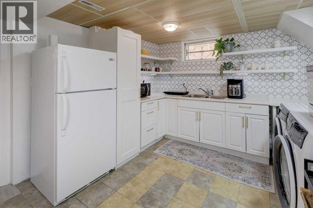 624 38 Street SW - Image 16
