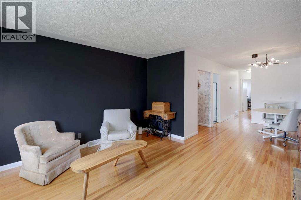 624 38 Street SW - Image 5