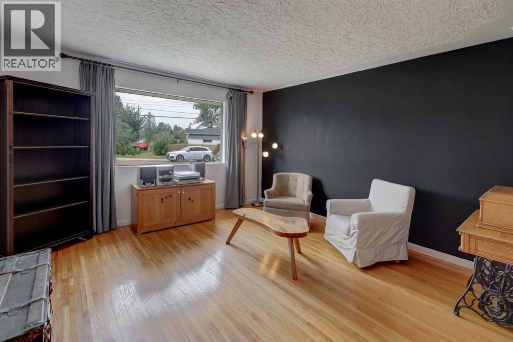 624 38 Street SW - 2