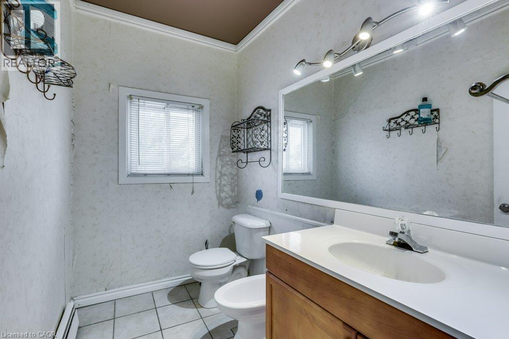 802 WATERLOO Street - 34