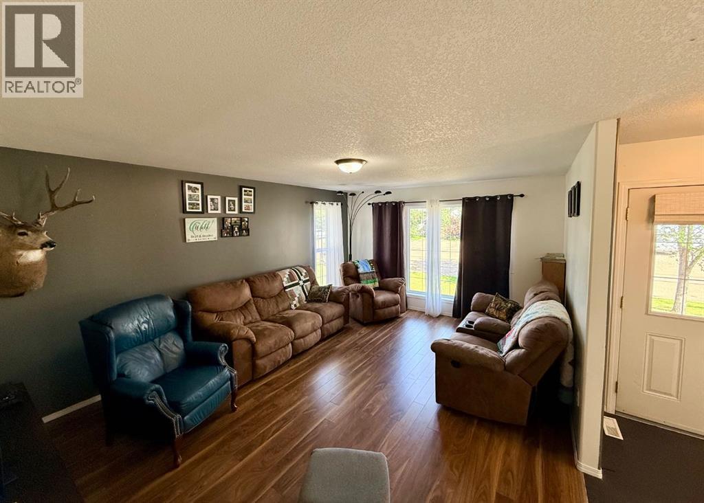 10905 98 Ave - Image 12