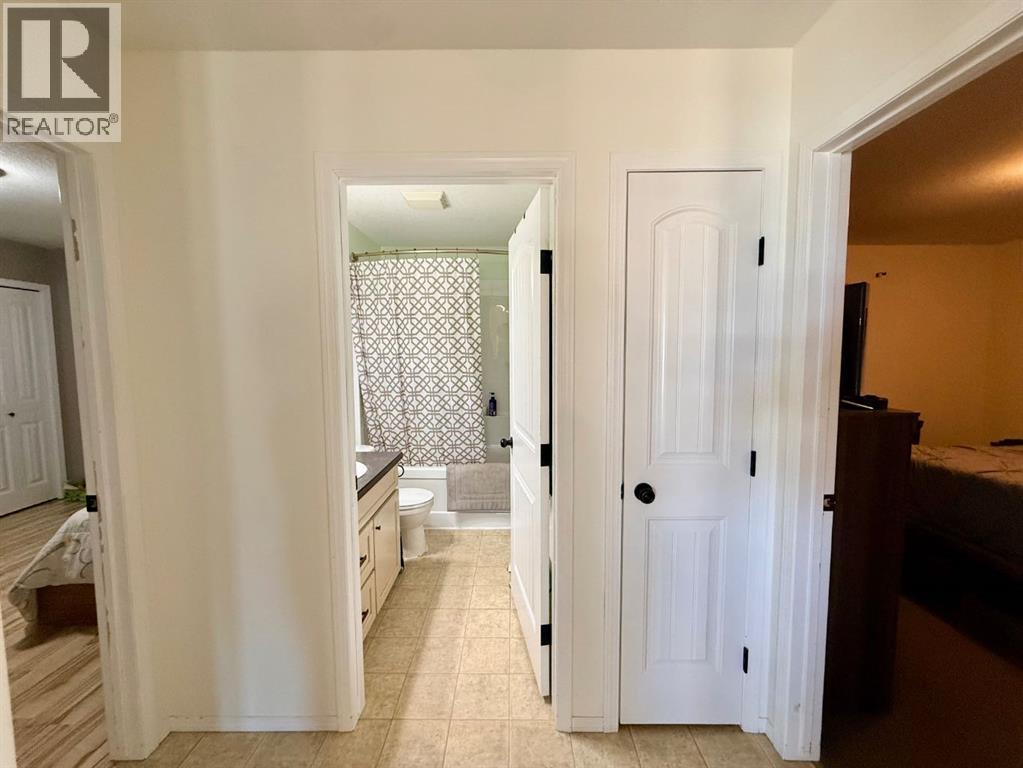 10905 98 Ave - 26