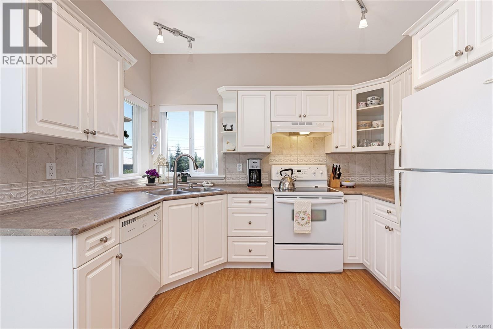 #16 1646 Balmoral Ave - Image 9