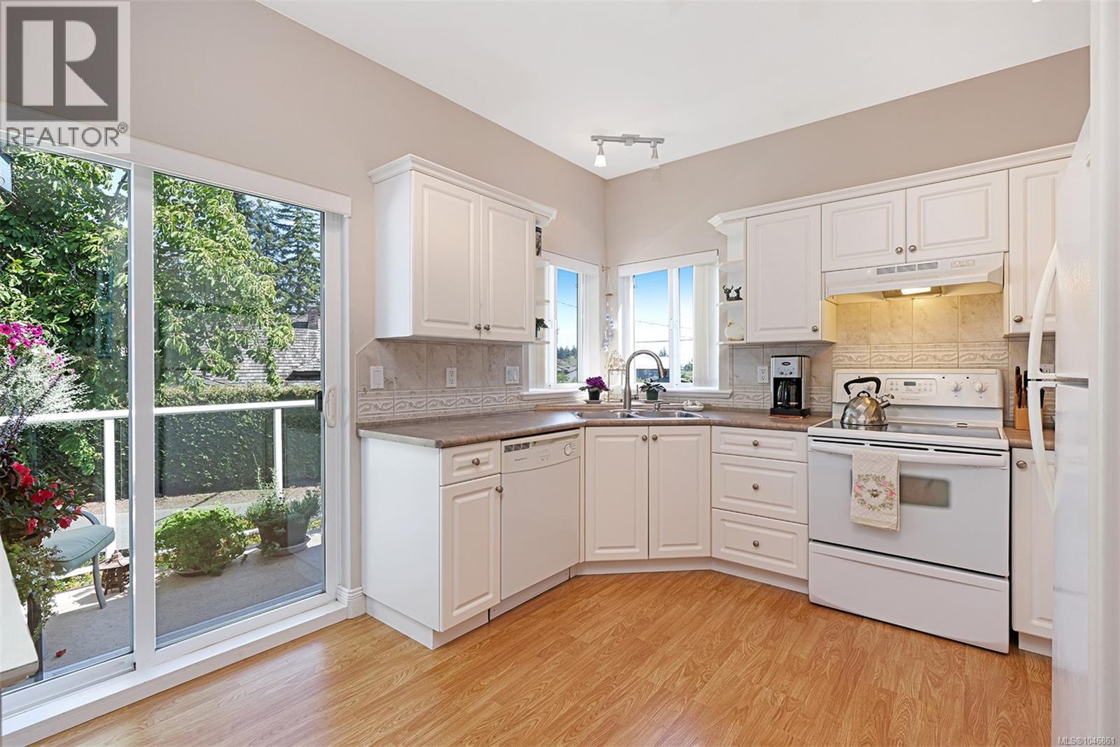 #16 1646 Balmoral Ave - Image 8