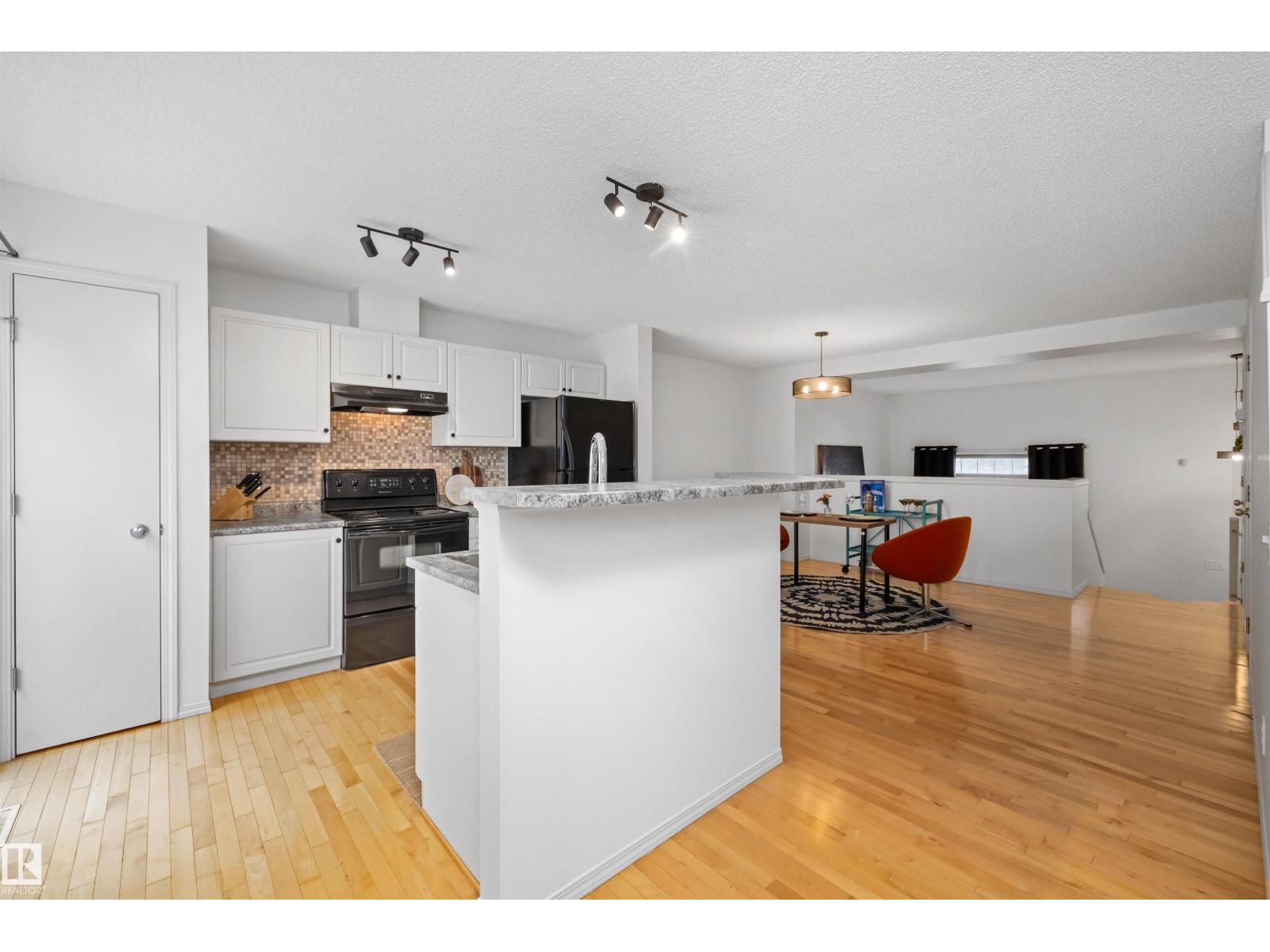 #83 8304 11 AV SW - 19