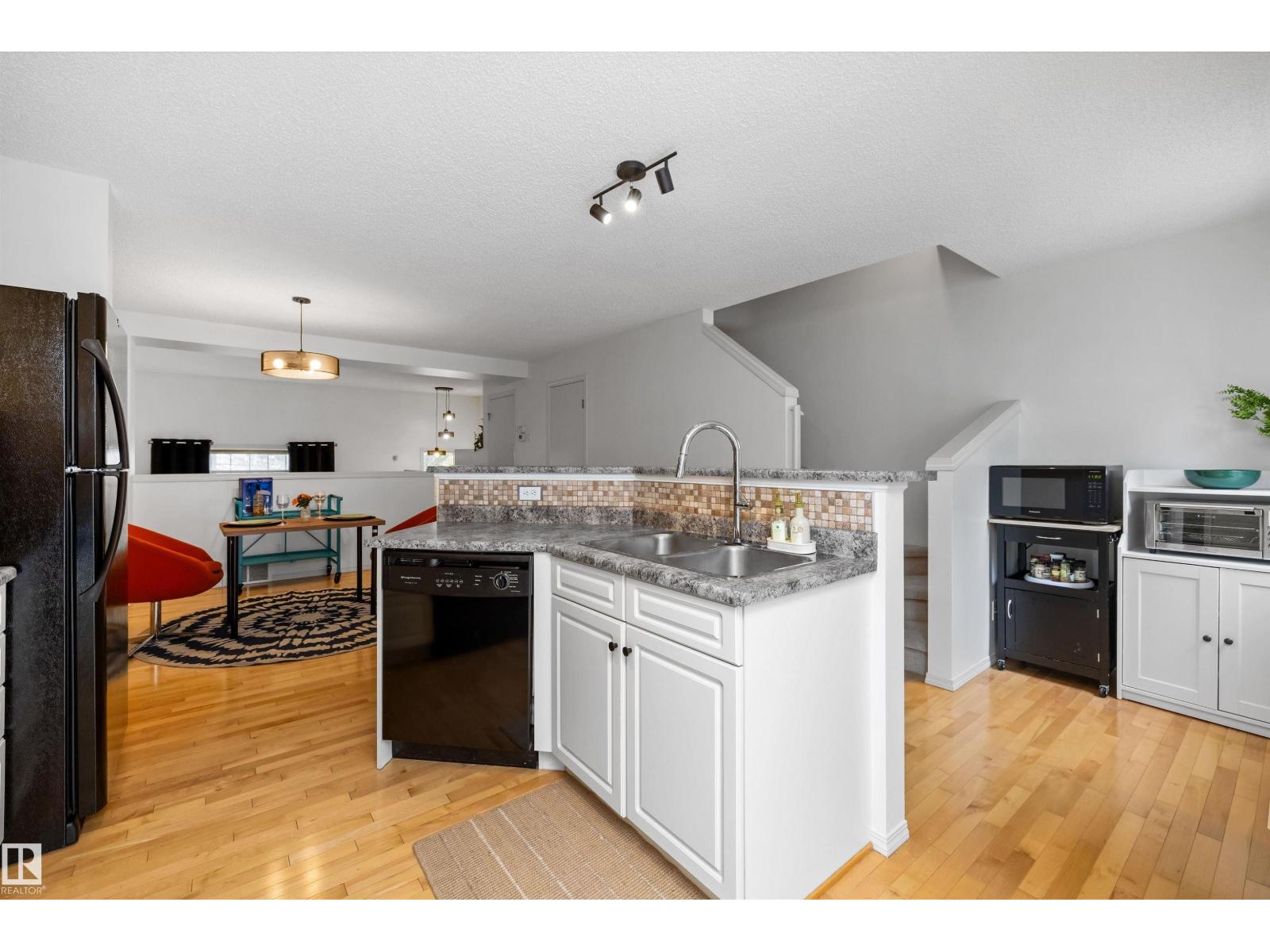 #83 8304 11 AV SW - 21