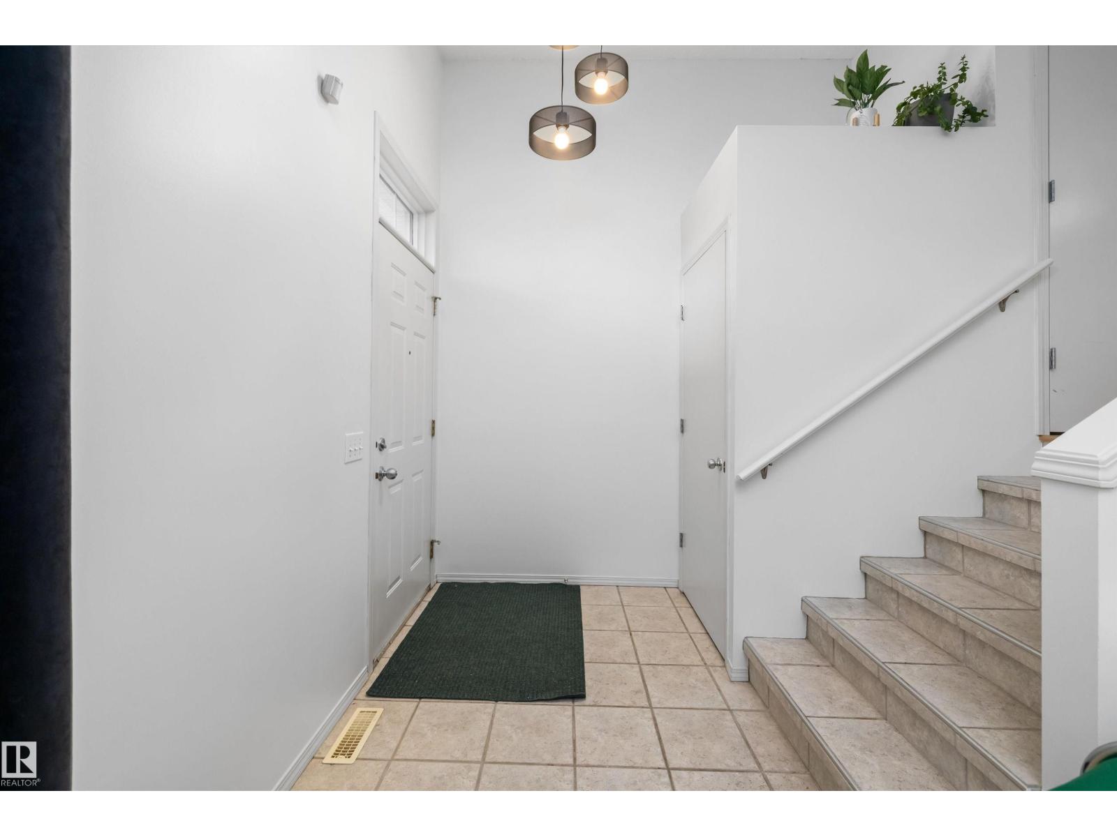 #83 8304 11 AV SW - 9
