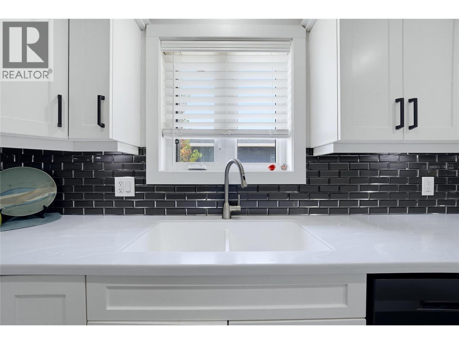 #11 1705 Hillier Road - 9