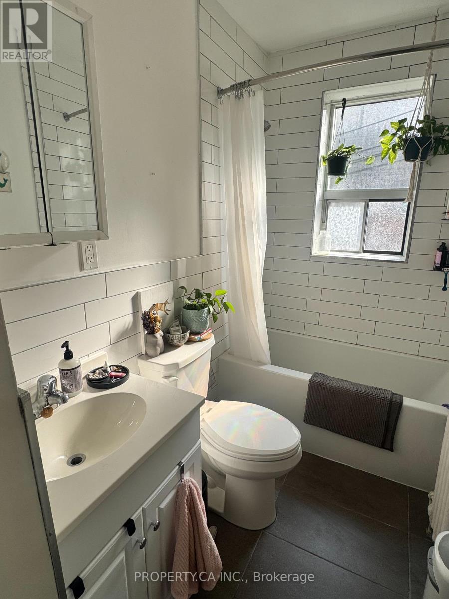 Photo of 781 St Clair Avenue