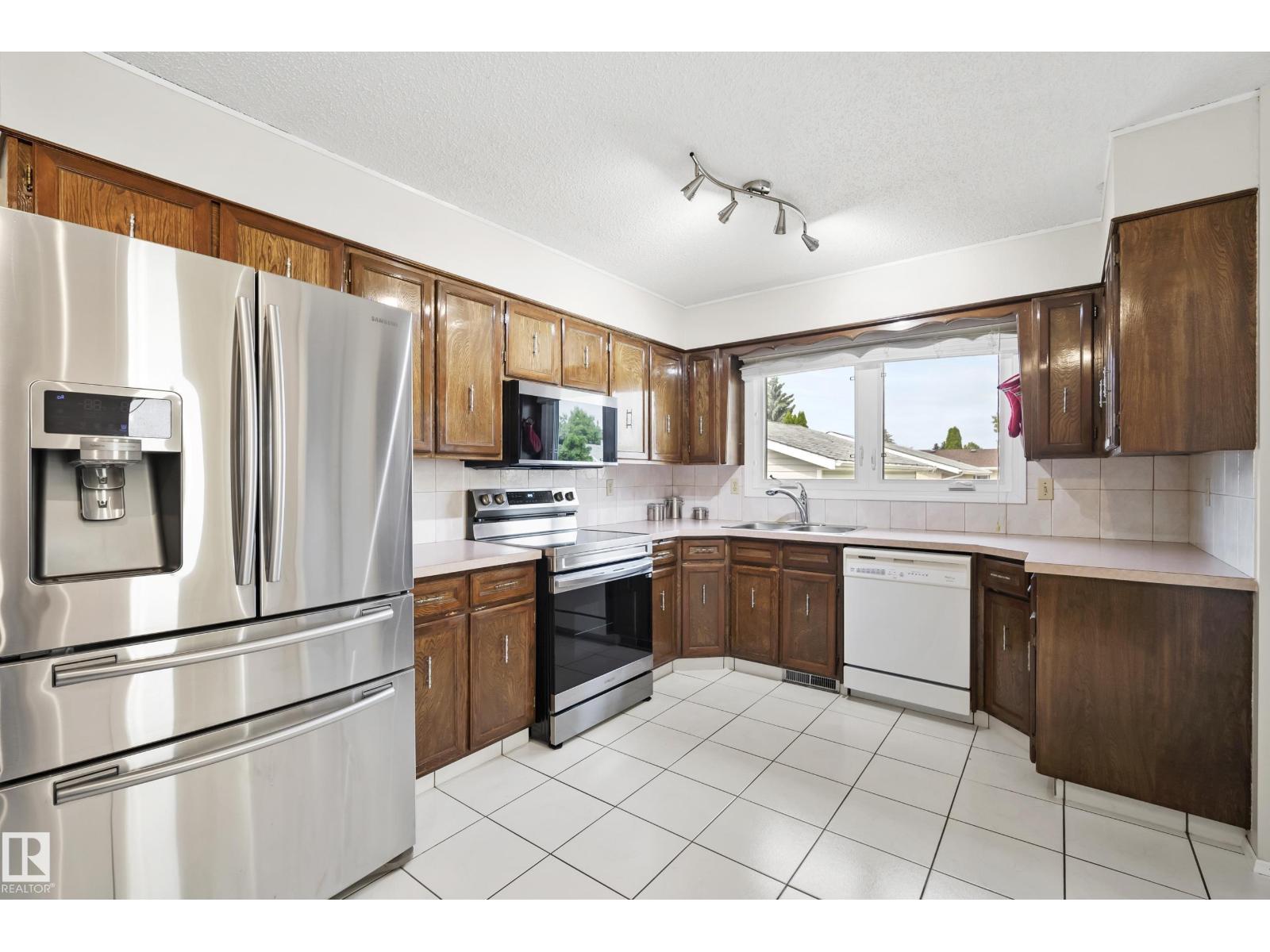17312 105 ST NW - 2