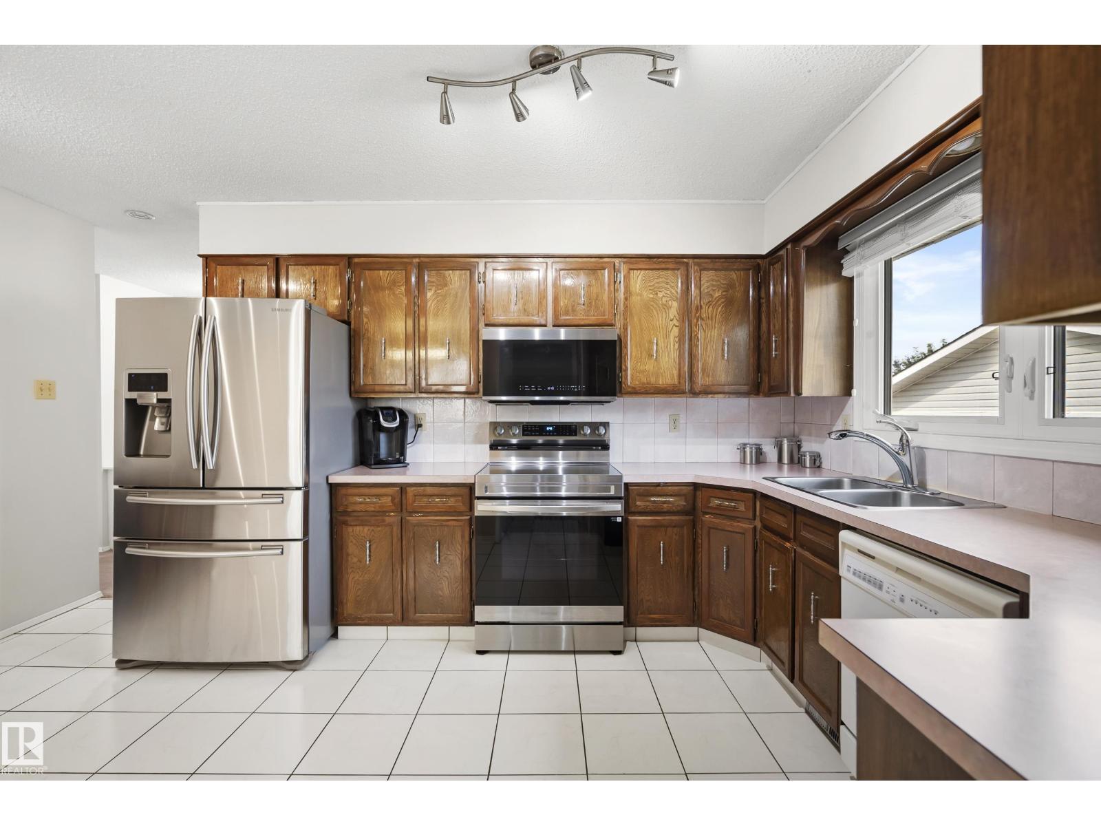 17312 105 ST NW - 11