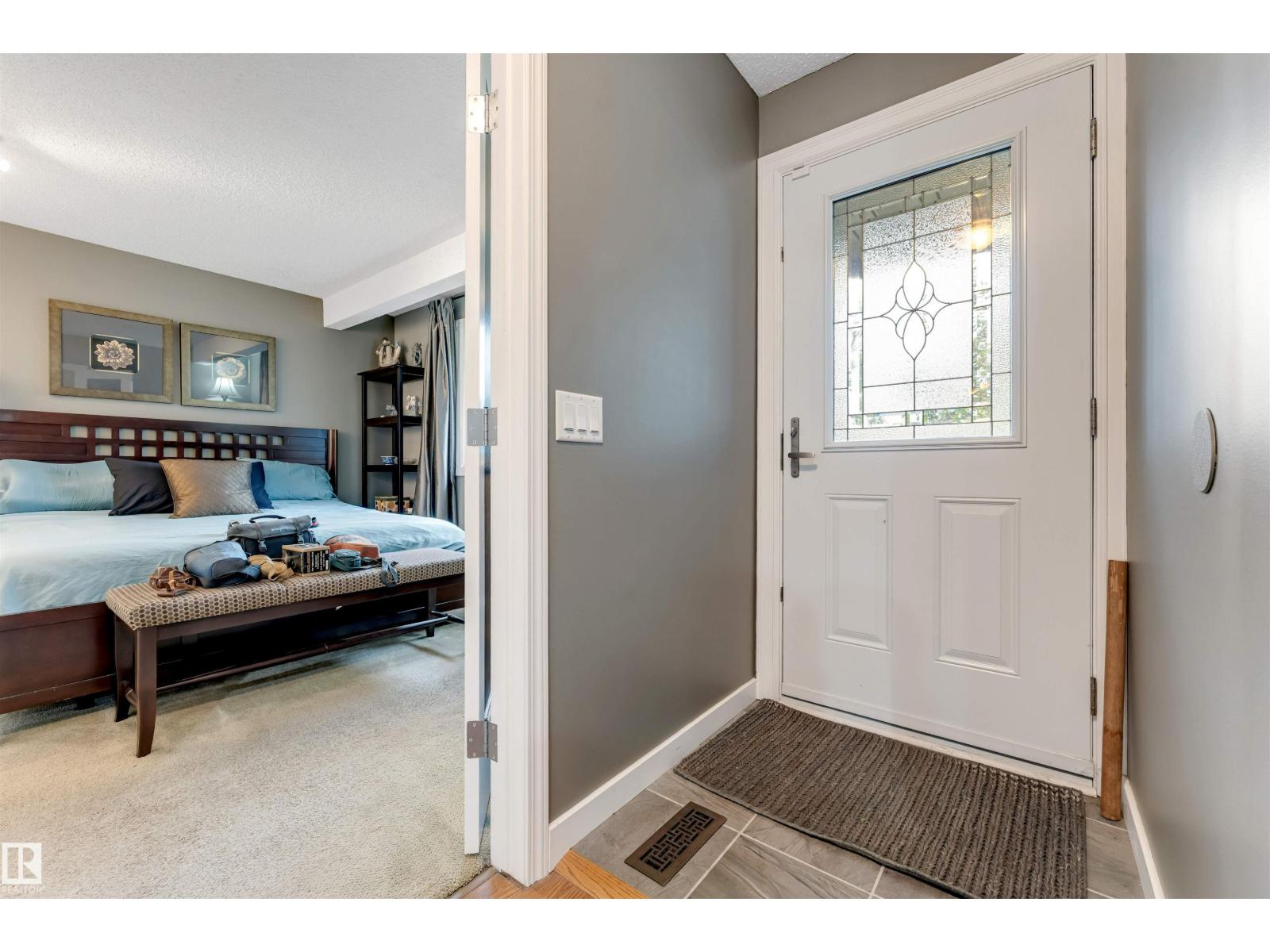 6008 37 Avenue NW - Photo 10