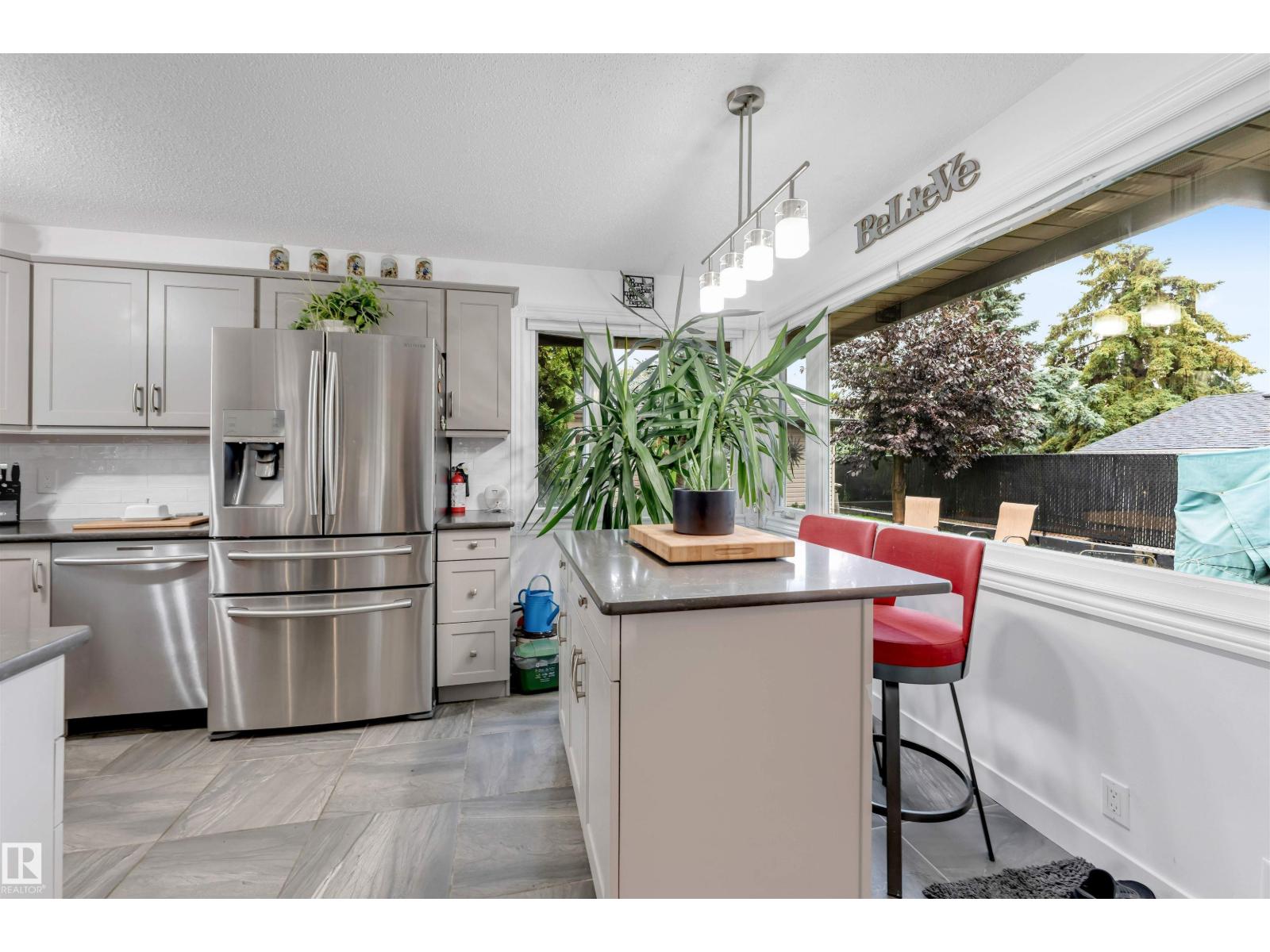 6008 37 AV NW - 16